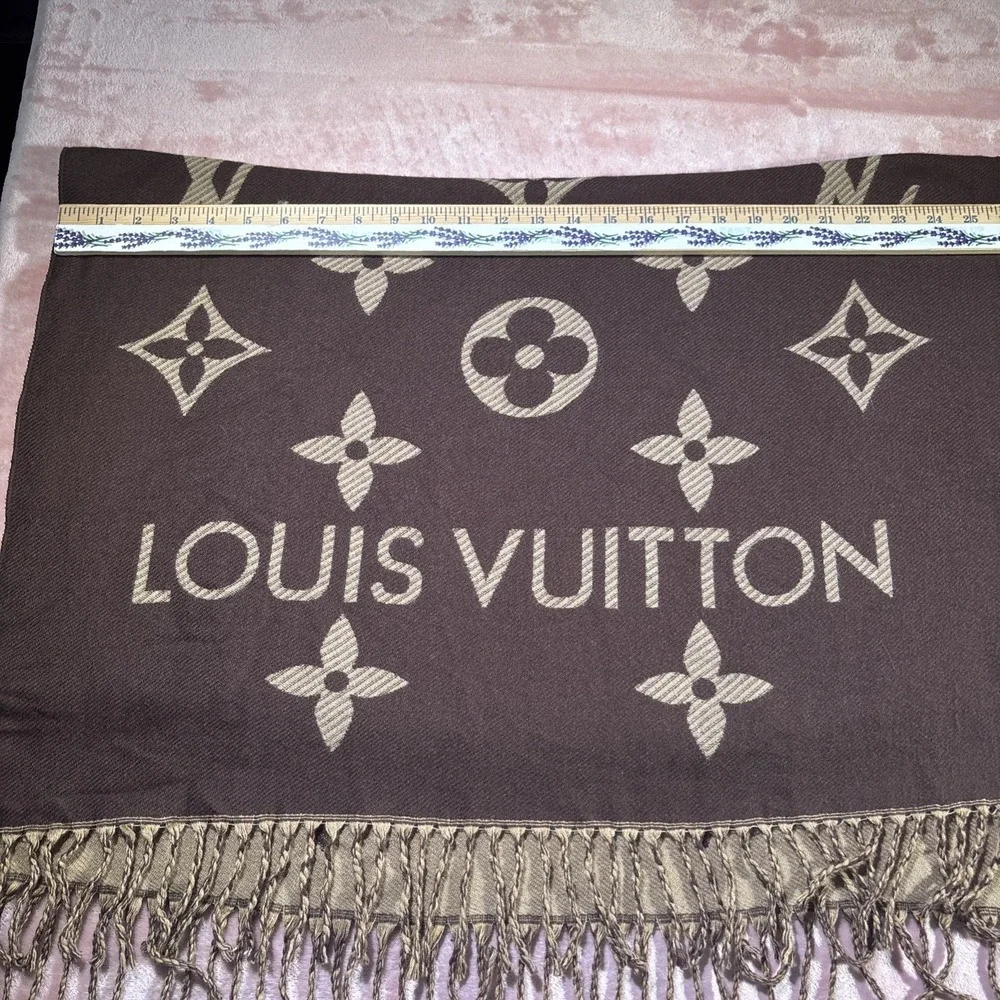 Louis Vuitton 65% Cashmere 35% Silk Monogram Scarf Made in Italy: 73x26